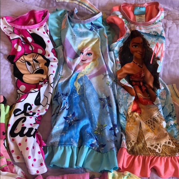 Size 3T/4T Pajamas - Picture 2 of 5